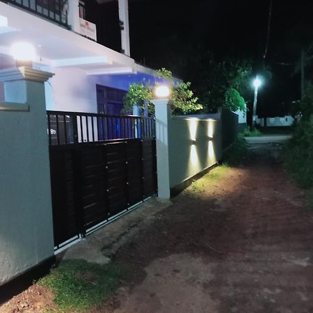 Great Yeheni Villa Hikkaduwa Bagian luar foto