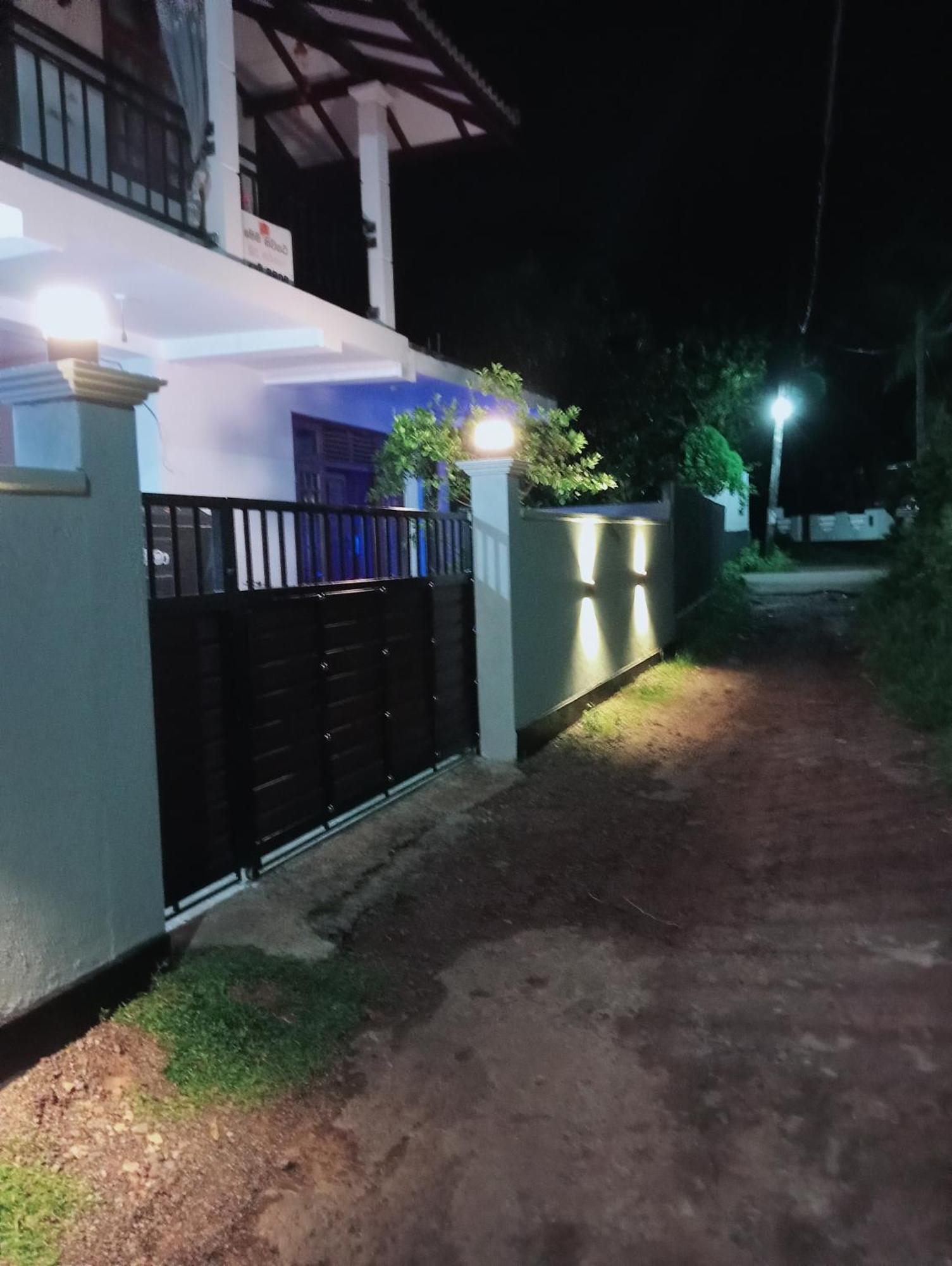 Great Yeheni Villa Hikkaduwa Bagian luar foto