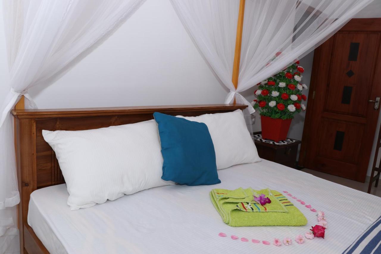 Great Yeheni Villa Hikkaduwa Bagian luar foto