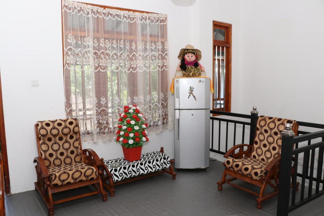 Great Yeheni Villa Hikkaduwa Bagian luar foto