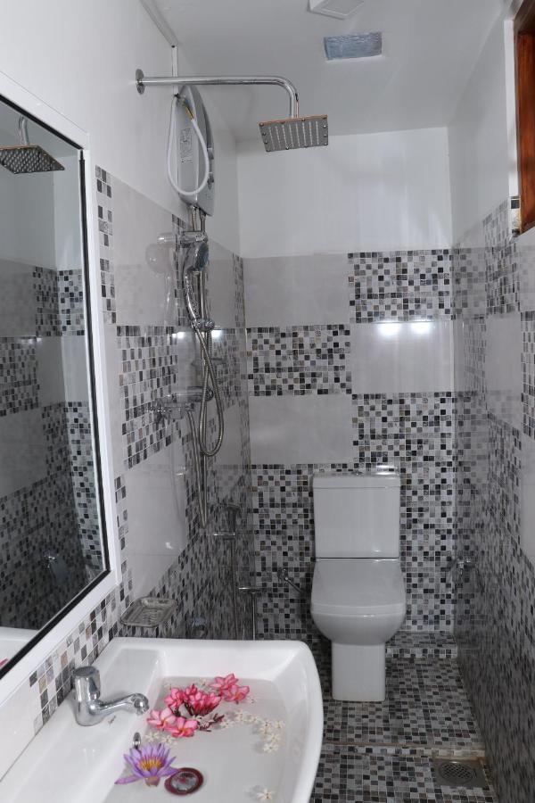 Great Yeheni Villa Hikkaduwa Bagian luar foto