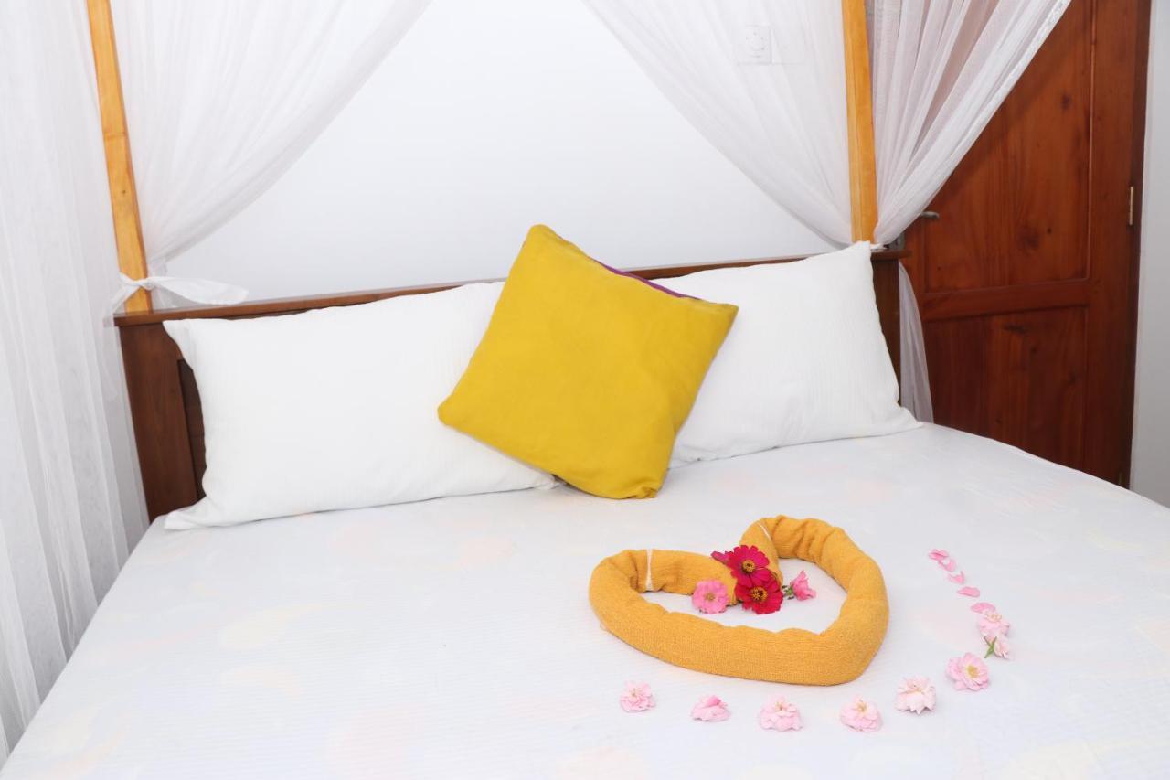 Great Yeheni Villa Hikkaduwa Bagian luar foto