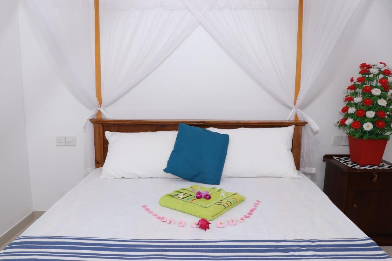 Great Yeheni Villa Hikkaduwa Bagian luar foto