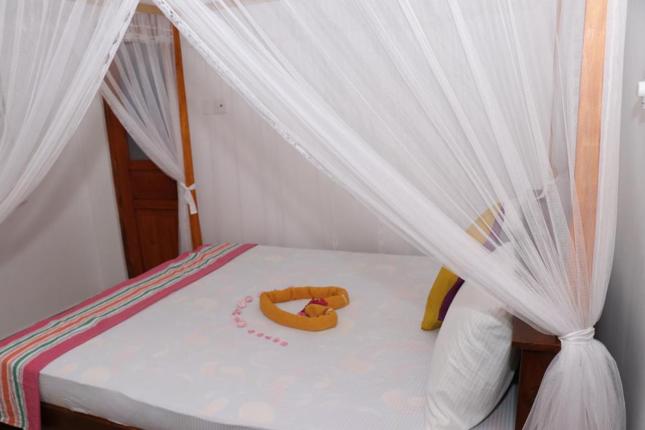Great Yeheni Villa Hikkaduwa Bagian luar foto