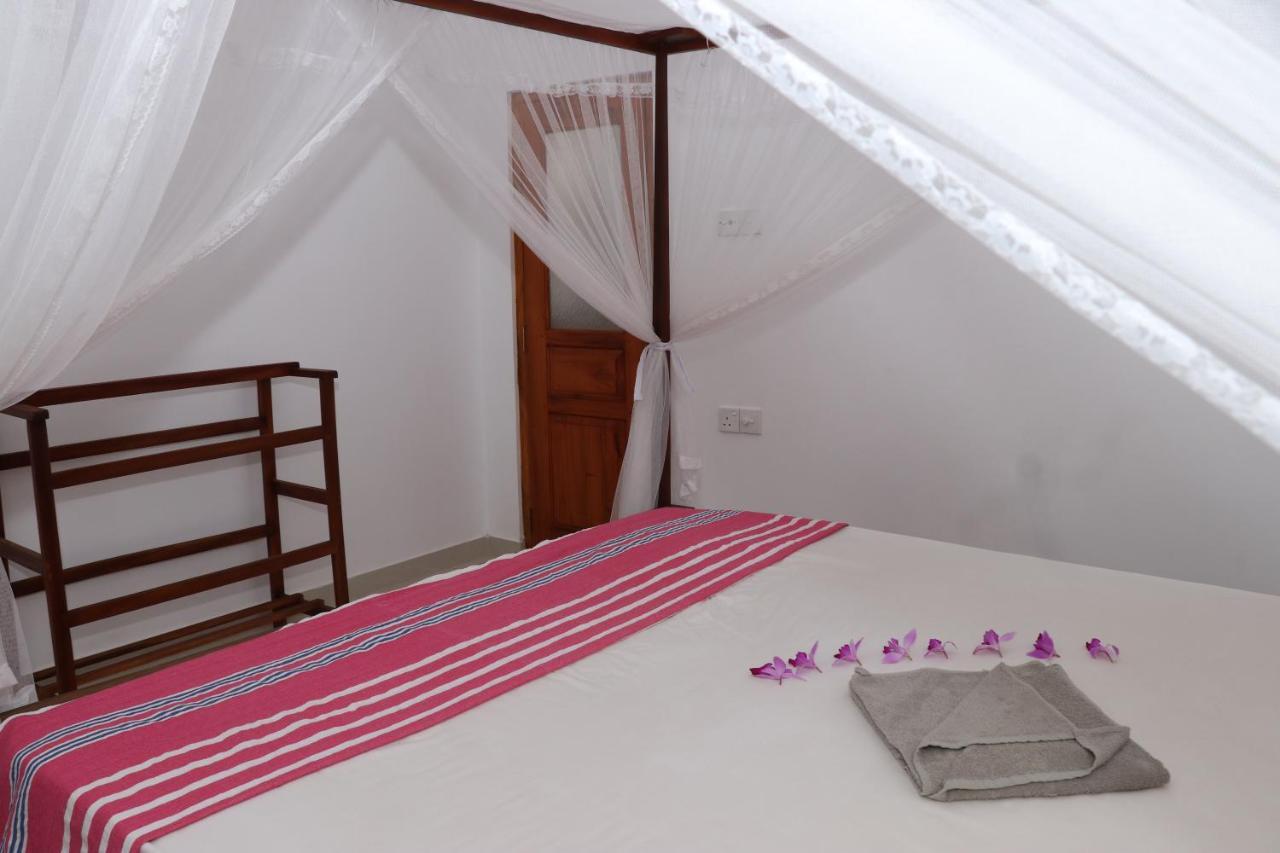 Great Yeheni Villa Hikkaduwa Bagian luar foto