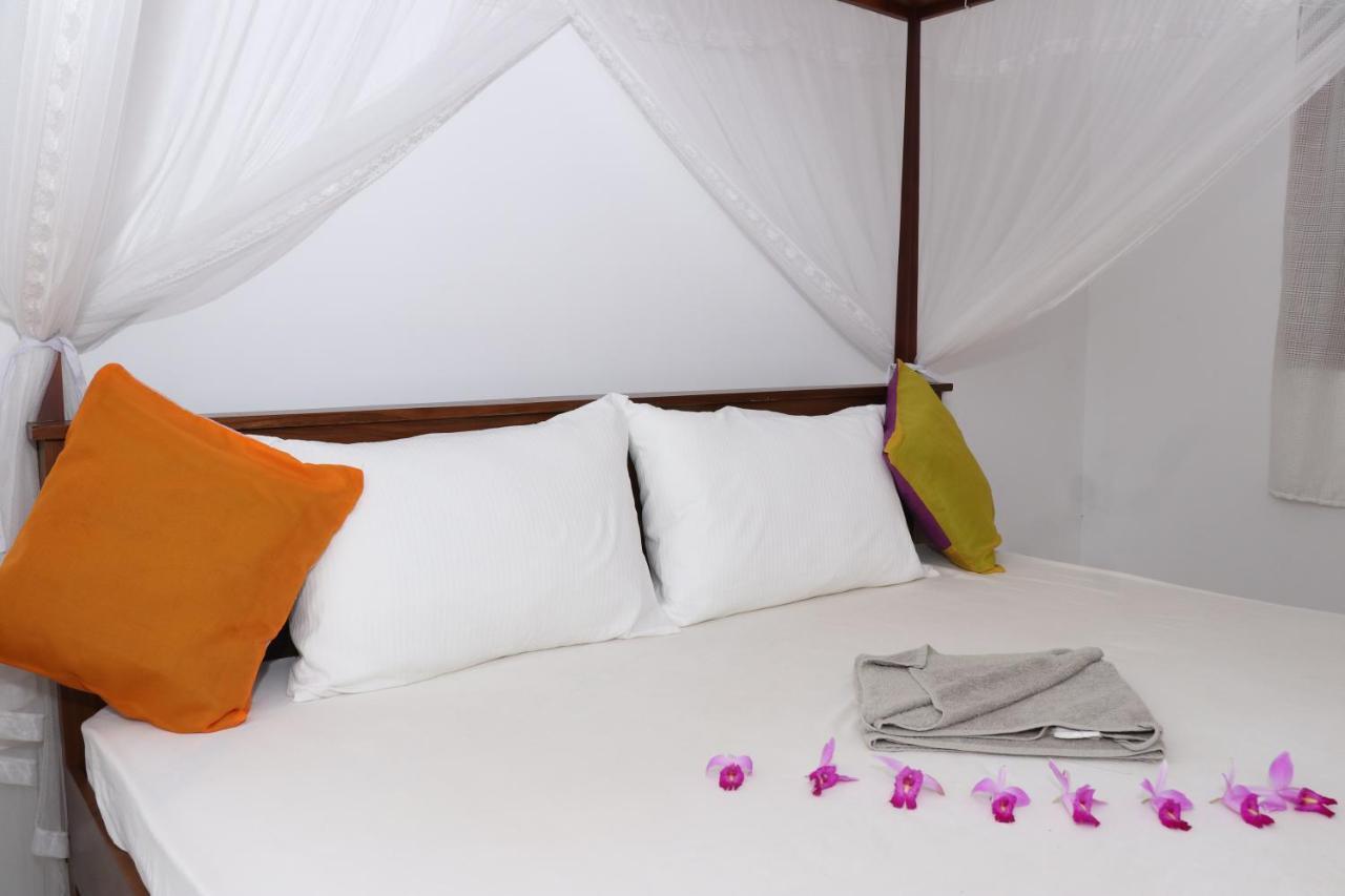 Great Yeheni Villa Hikkaduwa Bagian luar foto