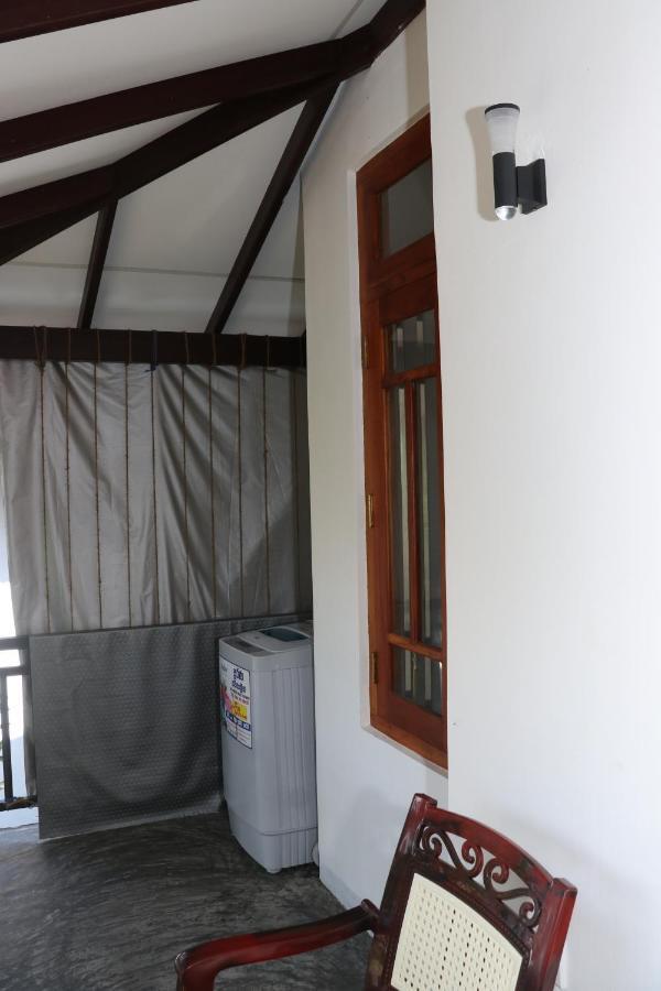 Great Yeheni Villa Hikkaduwa Bagian luar foto
