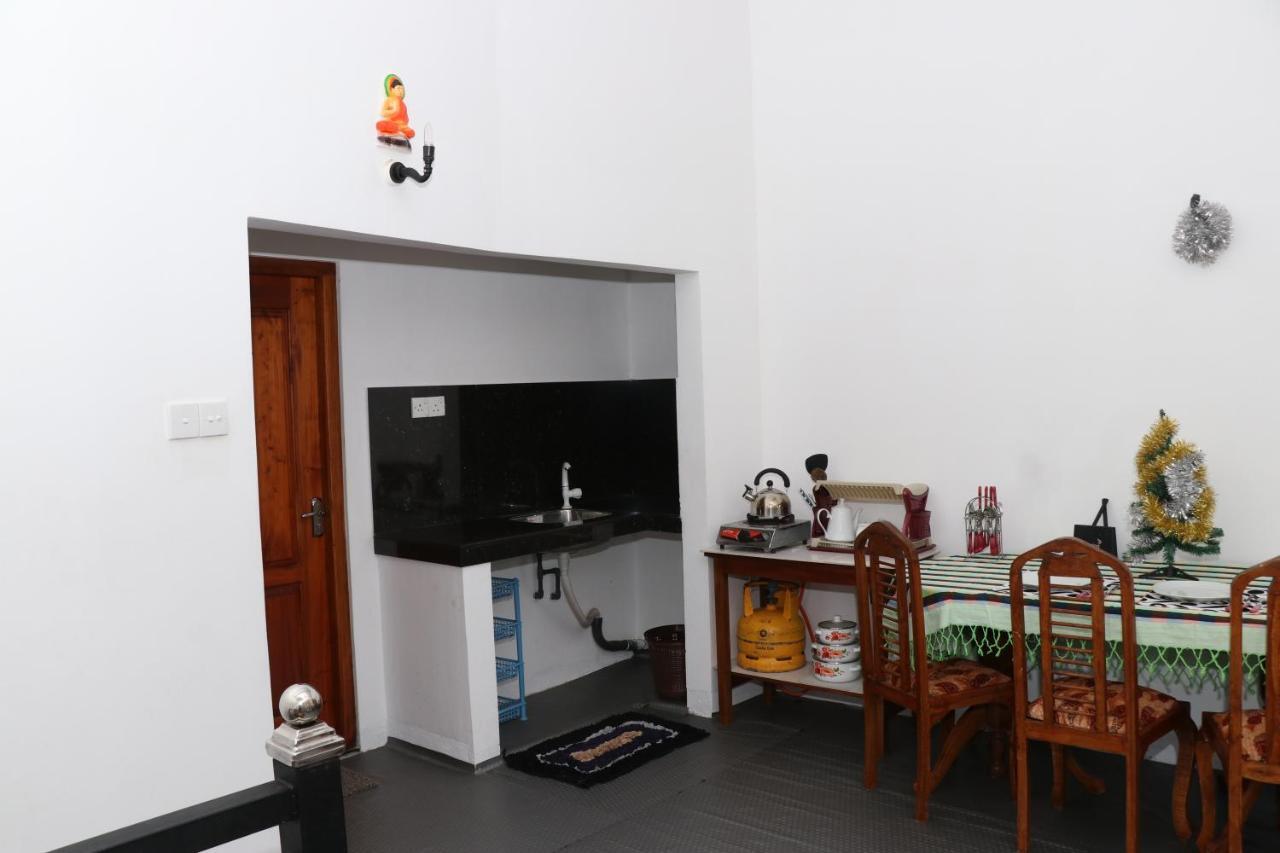 Great Yeheni Villa Hikkaduwa Bagian luar foto
