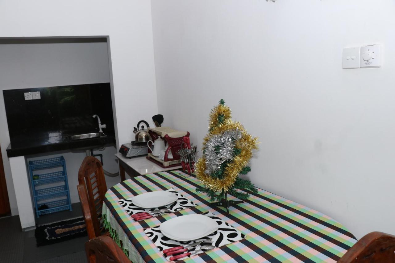 Great Yeheni Villa Hikkaduwa Bagian luar foto